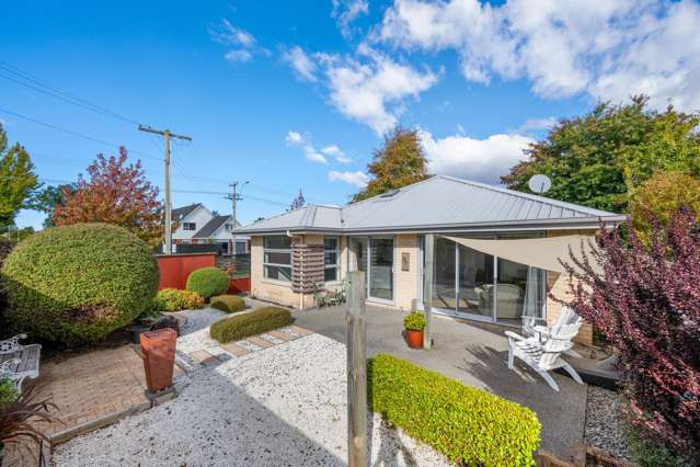 Lock and leave town house – vacant possession