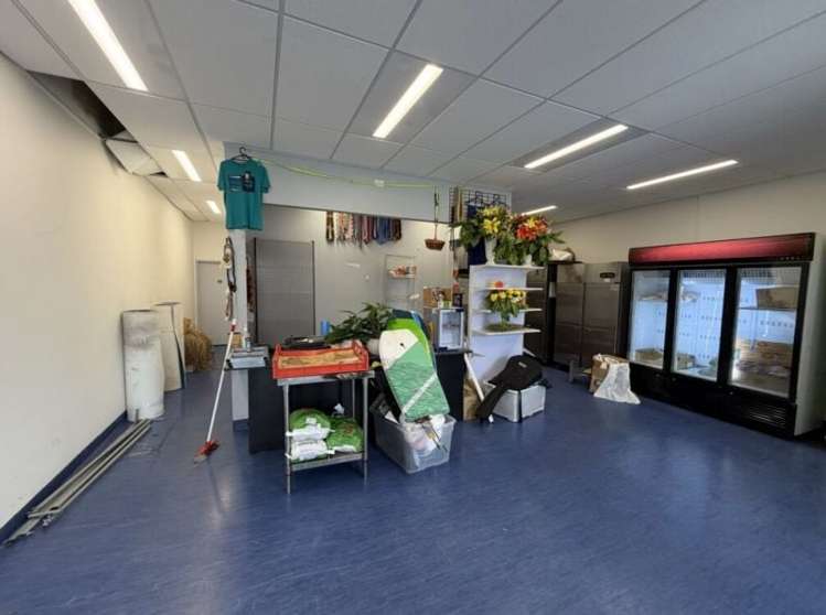 Retail 2/124 Henderson Valley Road Waitakere_1