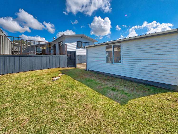 15 Bodi Place Te Atatu South_18