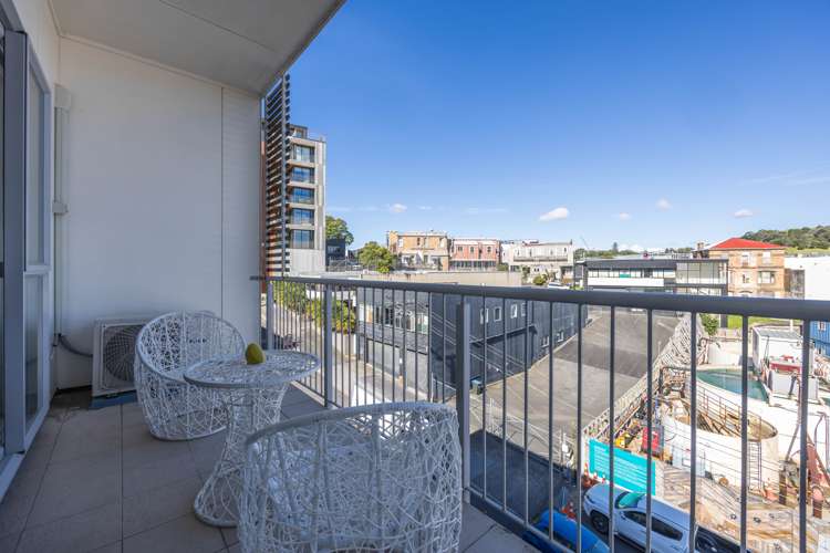 302/10 Flower Street Eden Terrace_14