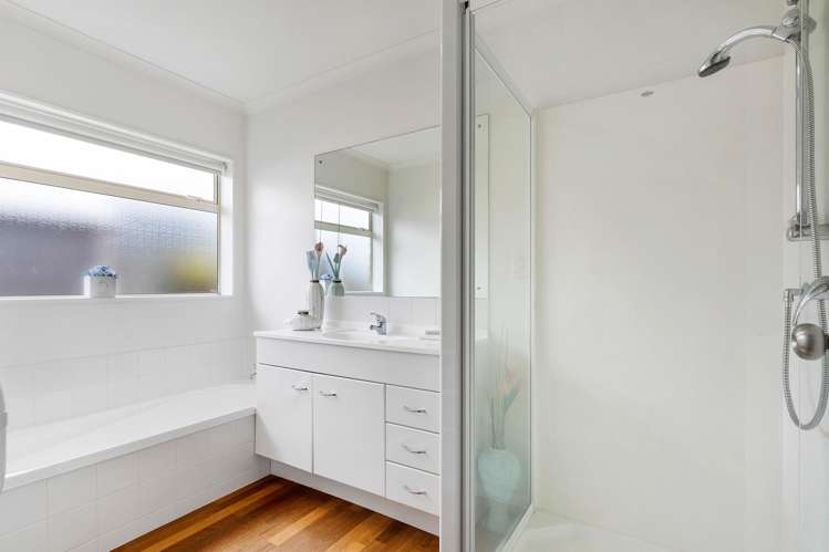 10 Chesterfield Way Orewa_13