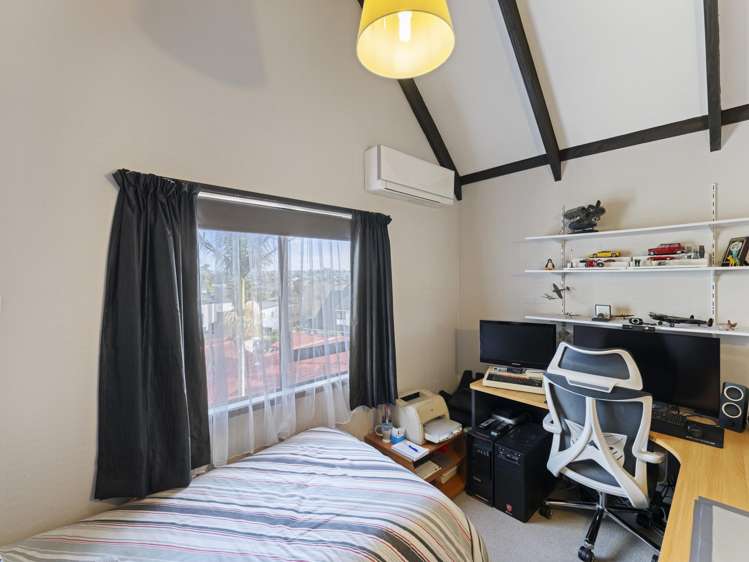 6 Photinia Place Botany Downs_17