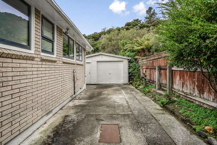 6 Boyd Grove Naenae_22