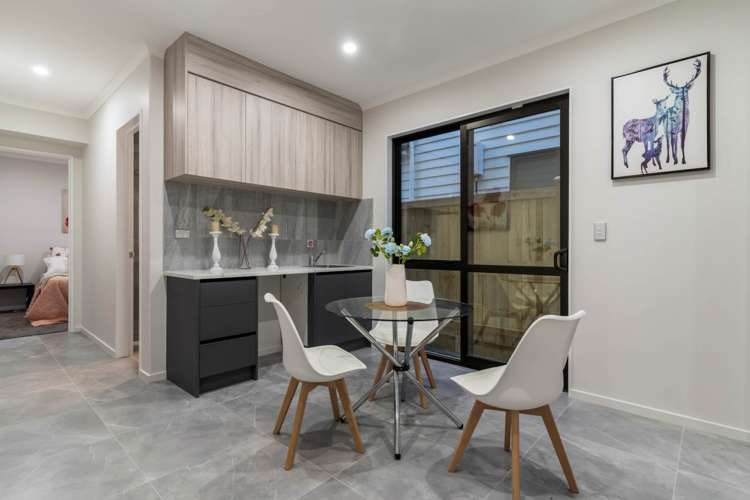 11 Bush View Place Flat Bush_8