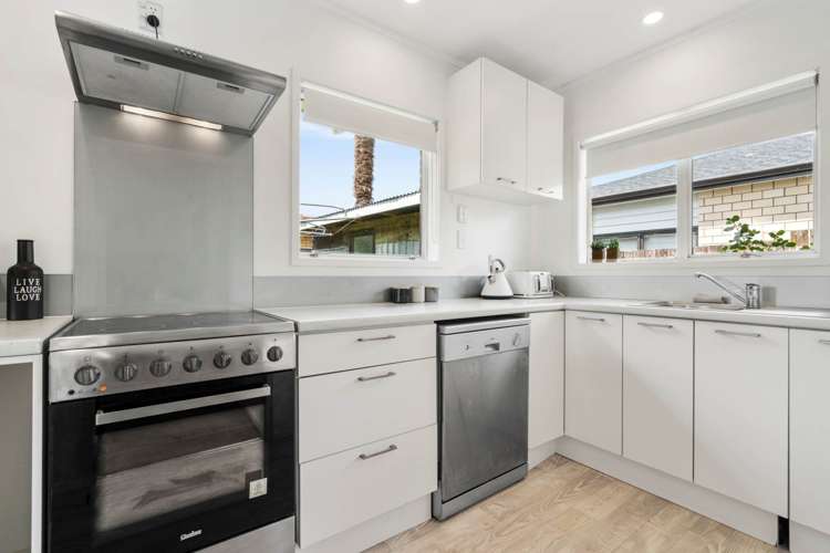 2/211 Edmonton Road Te Atatu South_8