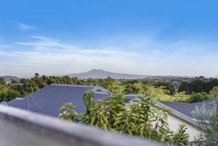 2/15 Bradbury Road Botany Downs_2