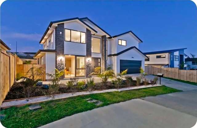 Stunning 6-Bedroom Home in Orewa