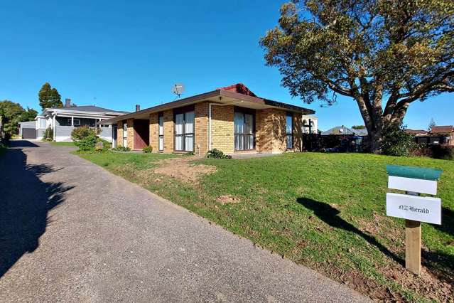 Renovated Brick & Tile with garage