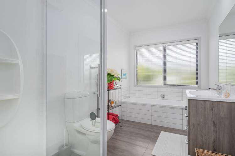 28 Motukorure Parade Cooks Beach_22