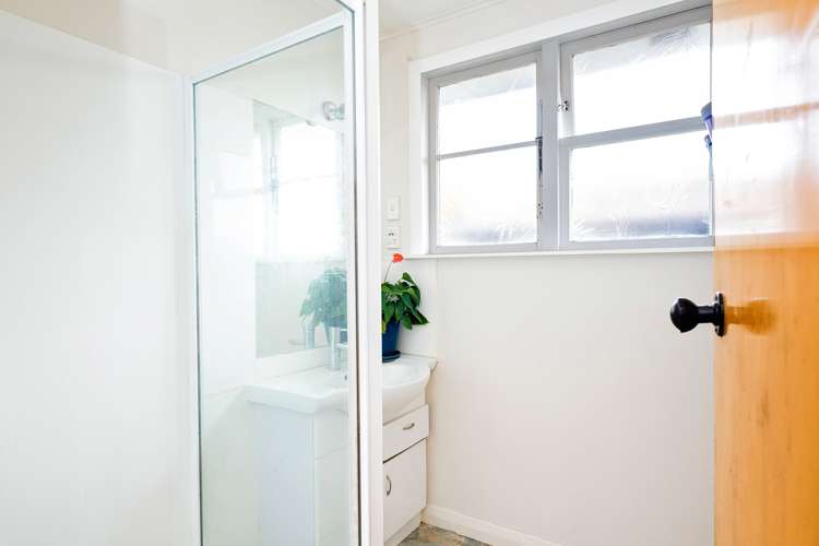 17 Neal Crescent Onekawa_10