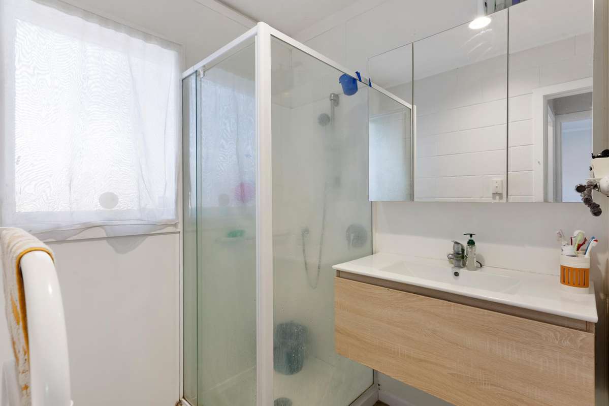 1/67a Woolfield Road_4