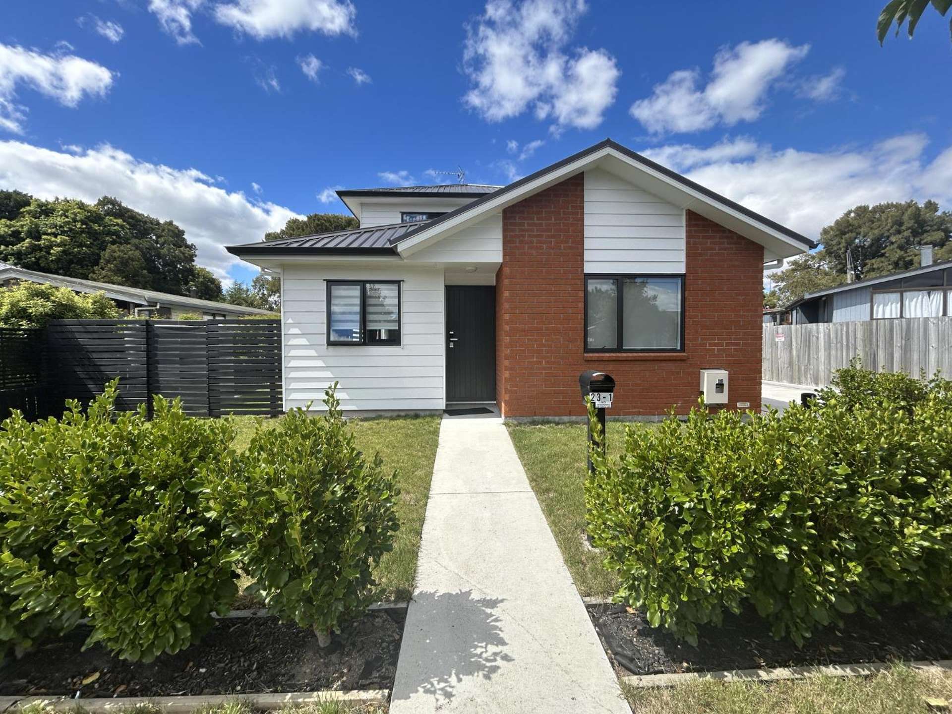 1D/23 Hibiscus Avenue Hamilton Lake_0