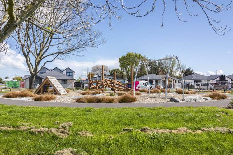 1/8 Akoranga Place Hornby_13