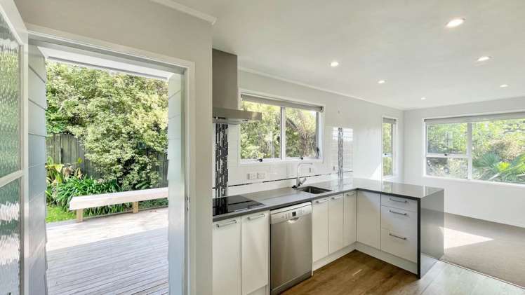 1 Babington Place Torbay_7