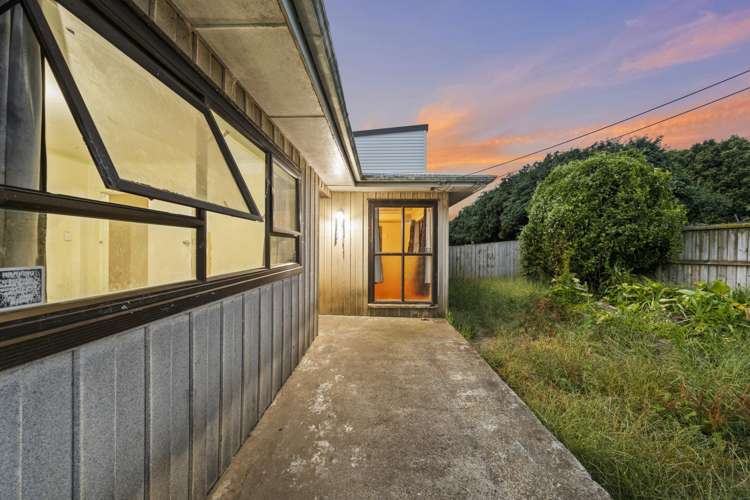 8 View Road Mangere_16