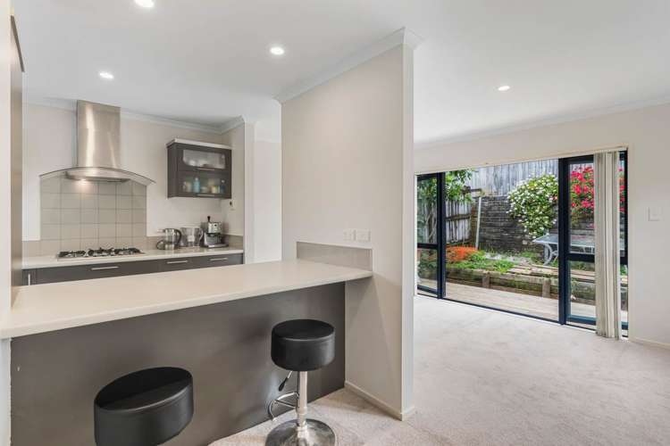 84 Fields Parade Oteha_6