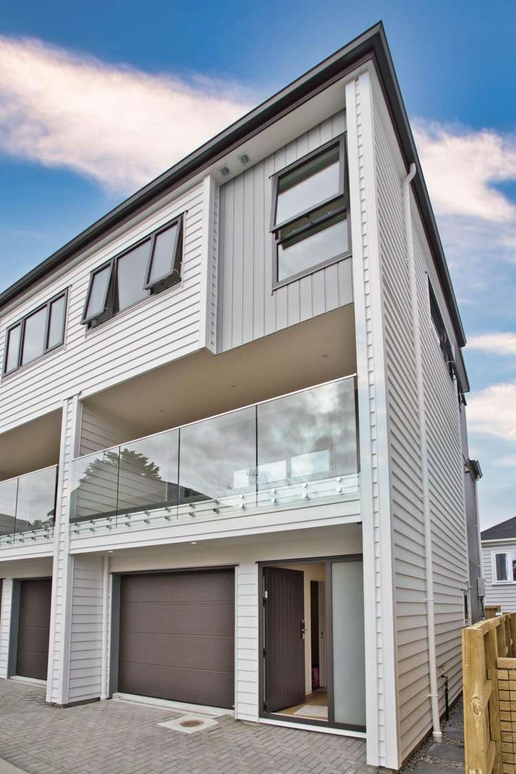 2/20 William Souter Street Forrest Hill_1