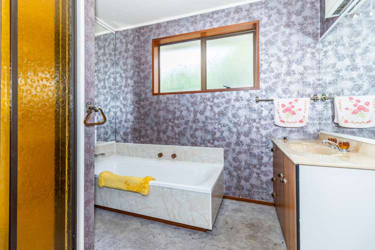 2/7 Waipori Place Glenwood_16