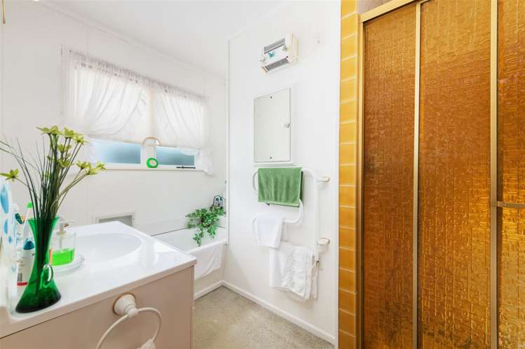 70 Sylvan Crescent Te Atatu South_16