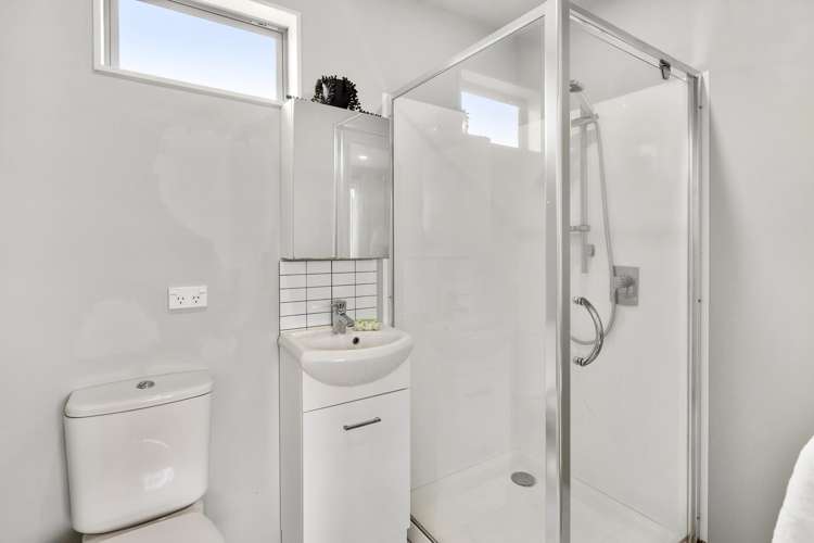 2/46 Bracken Road Paparangi_4