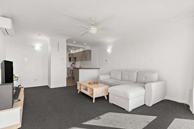 1B De Val Drive Titirangi_4