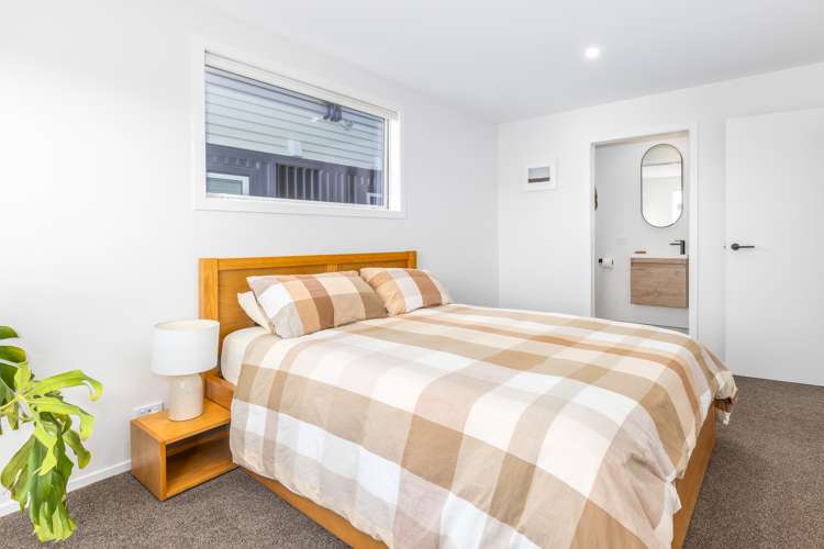 32 Hokioi Drive Kenepuru_14