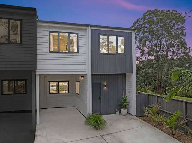 Modern End Home Living at its Finest!