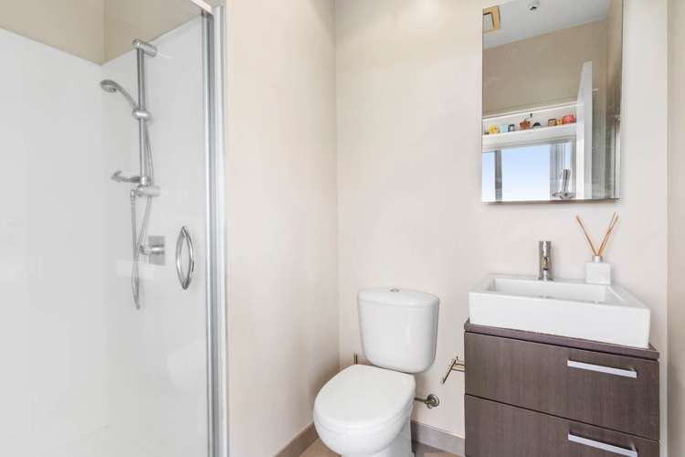 502A/130 Anzac Street_5