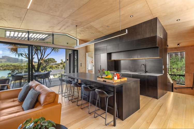 21 Point Street Raglan_21