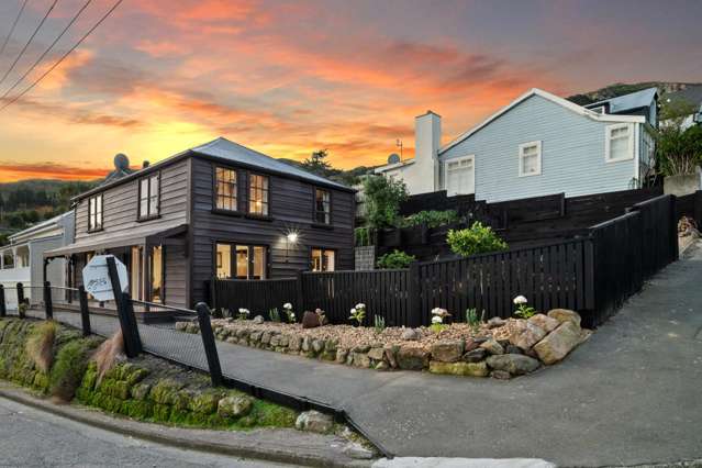 Lyttelton Character Home (Circa 1880)