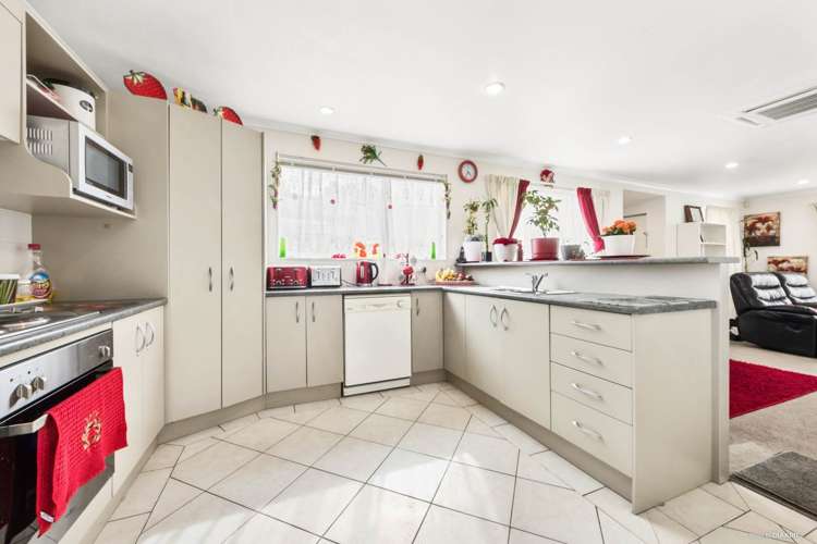 1b Charlenne Close Ranui_6