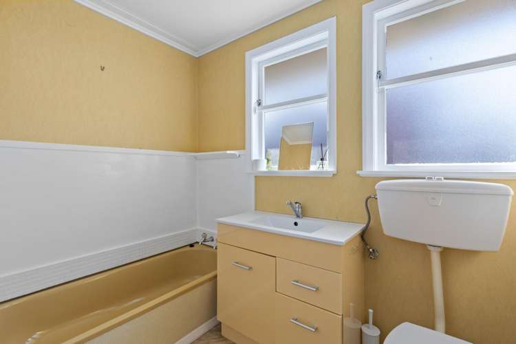 64 Astrolabe Street Cannons Creek_14