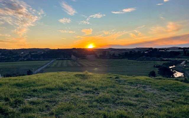 Stunning Lifestyle Package on Elevated 1 Hectare in Waimauku
