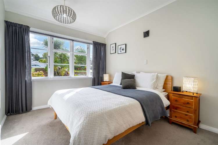 65 Old Lake Road Narrow Neck_13