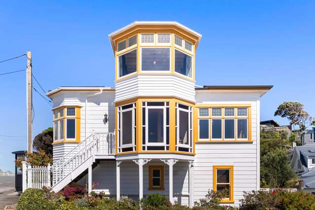 Sun-Filled Living in Dress-Circle Harbour Setting