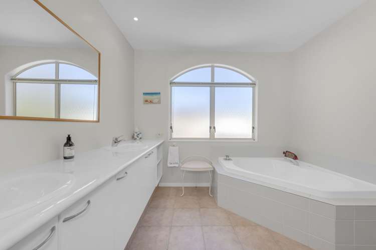 1/37 The Esplanade Eastern Beach_14