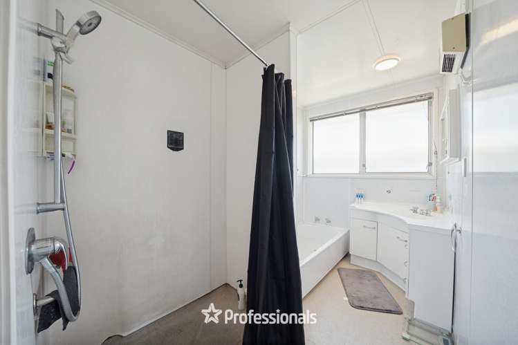 15 Wetherby Grove Wainuiomata_13