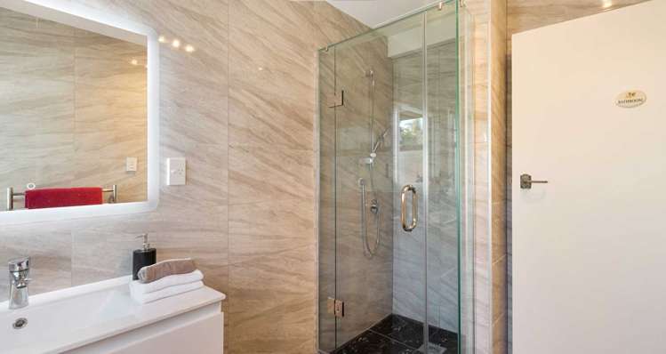 64 Seabrook Avenue New Lynn_17