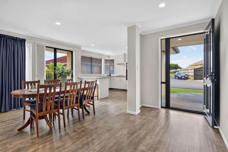 7 Kingroyal Lane Hamilton East_2