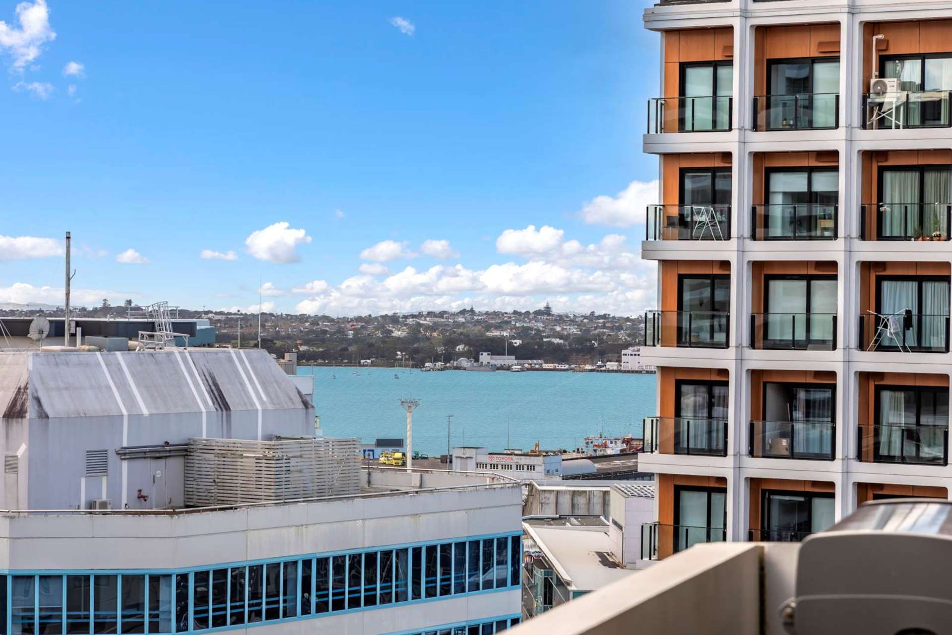 11C/32 Eden Crescent City Centre_0