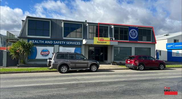 Great Port location- Warehouse Office and Yard