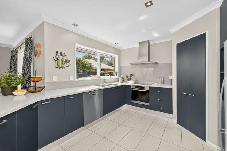 8 Avon Gate Russley_2