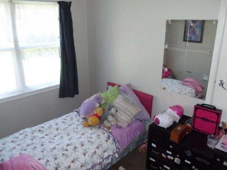 29 William Benton Street Featherston_12