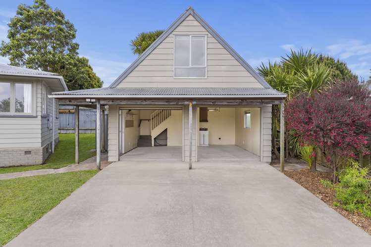 32 Amberley Avenue Te Atatu South_12