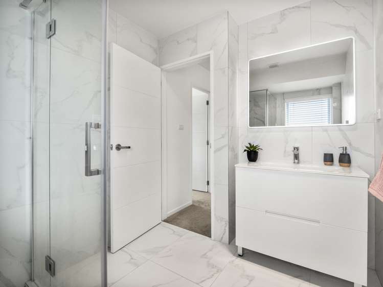 5A Holland Avenue Point England_18