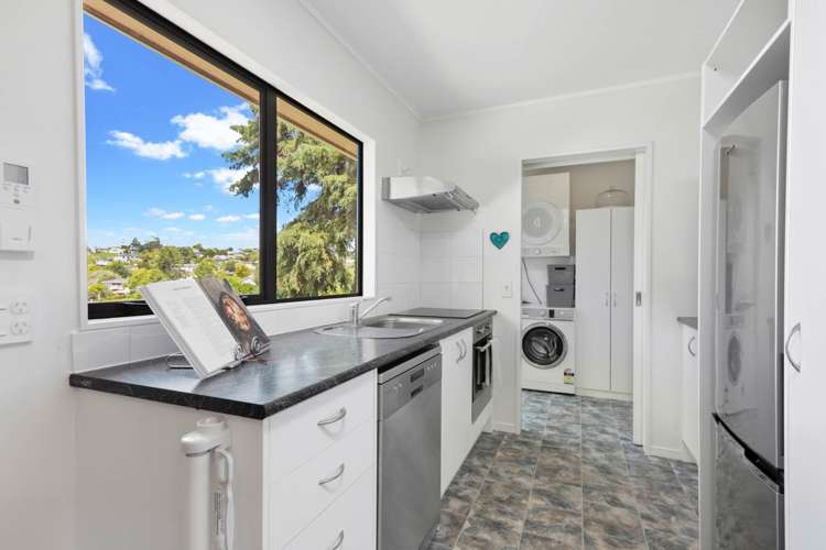 72a Solar Road Glen Eden_10