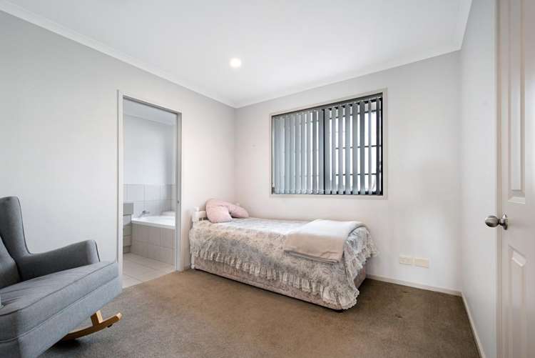14 Fairford Avenue Henderson_17