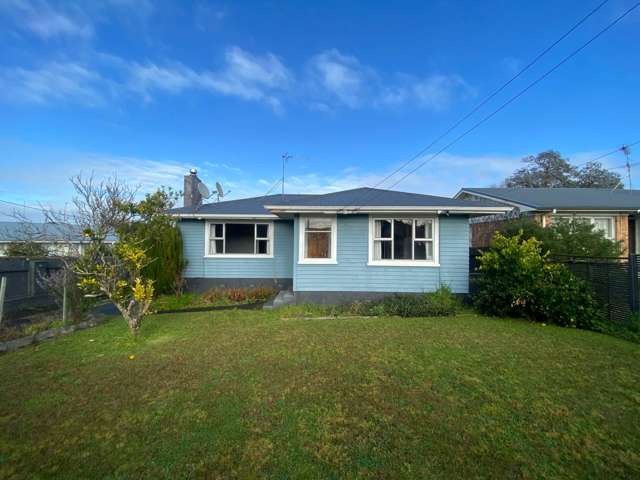 Charming 3 Bedroom Home with Garage and Outdoo...