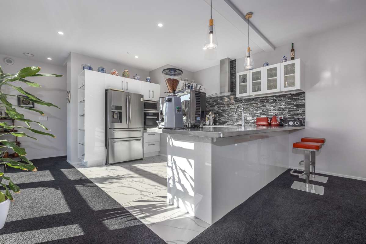 10 Queen Street West_1