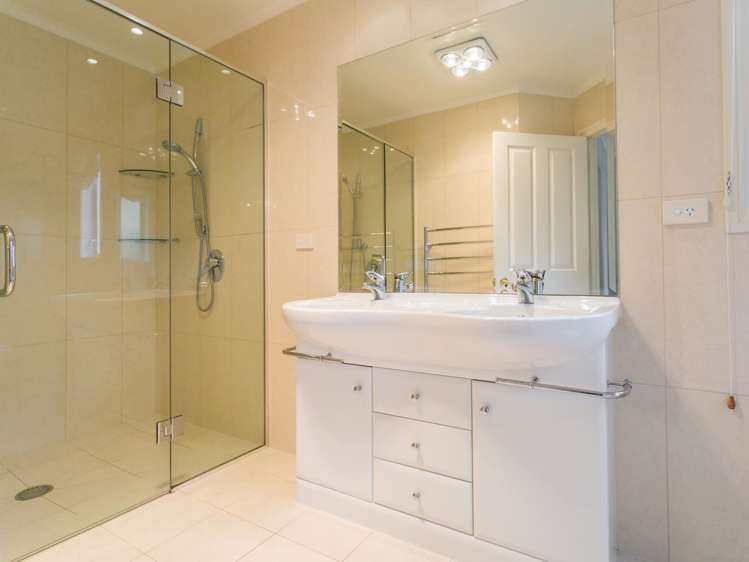 111 Kent Terrace Taradale_12